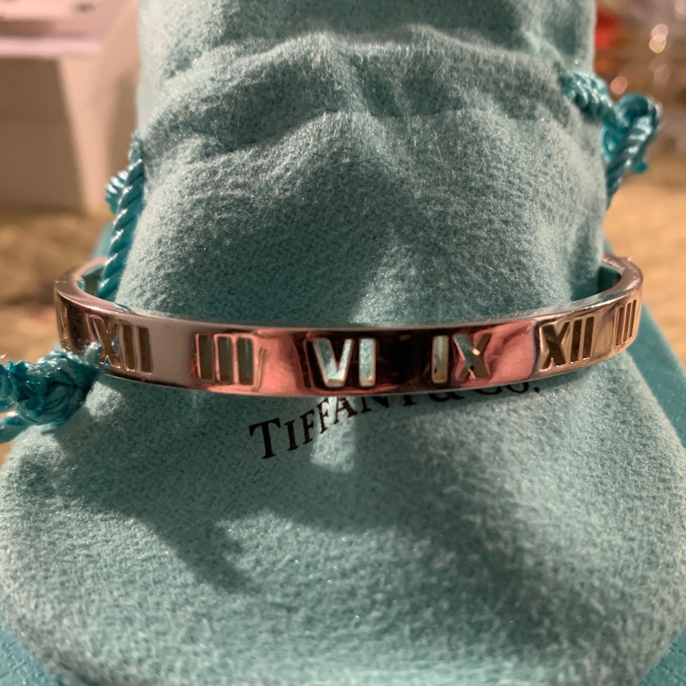 Tiffany and co atlas bangle